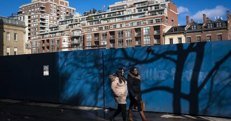Toronto Weather: Sunshine Now, Rain Later? Your Spring Forecast