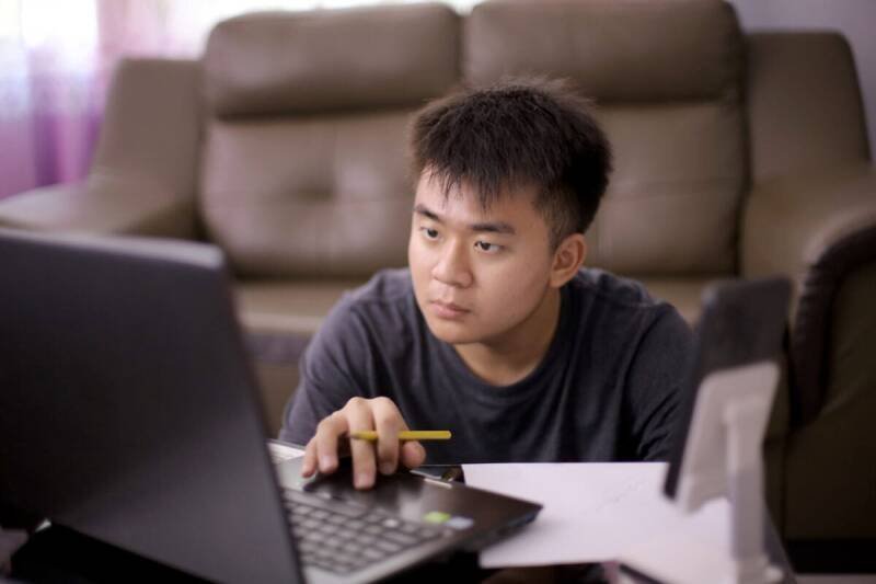 TFSA and RRSP Savings for 25-Year-Old Canadians: Are You on Track?