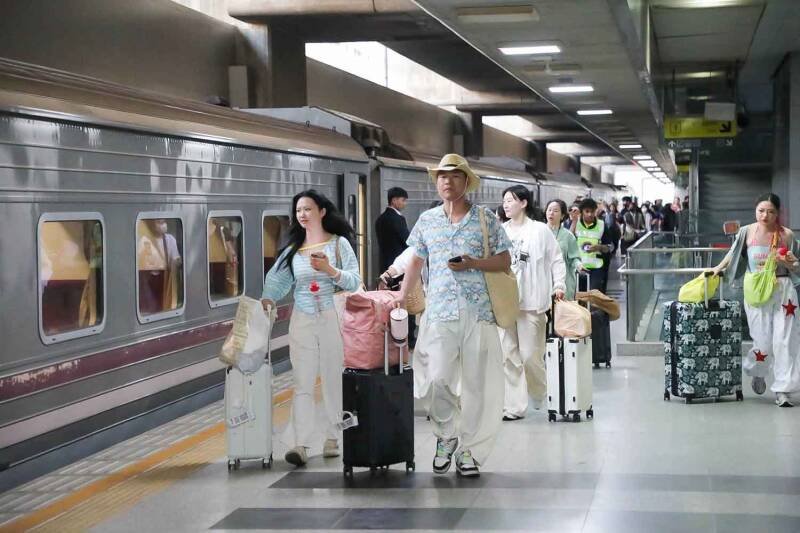 Songkran Travel Surge: Over 1 Million Rail Trips Recorded