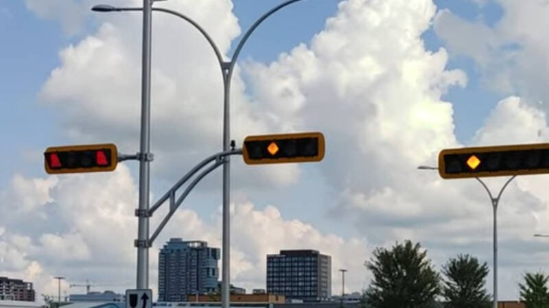 Why Are Some Canadian Traffic Lights Square and Diamond-Shaped? Understanding Unique Signals
