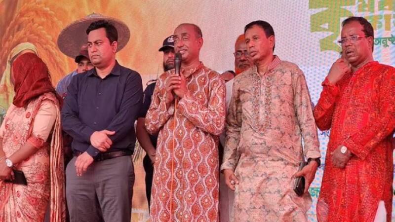 No Political Bias in Farmer's Card Distribution: What It Means for You