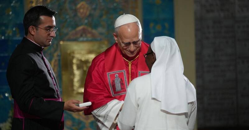 Trump vs. Pope: Clash Over Iran and its Aftermath - What It Means