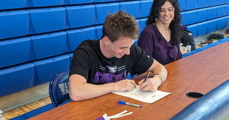 Wahconah Star Lorenzo Lewis Commits to Stonehill Track: A Deep Dive