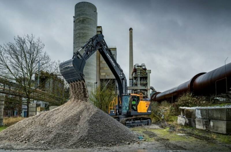 Hyundai HX260 & HX260N Excavators: Next-Gen Tech Arrives