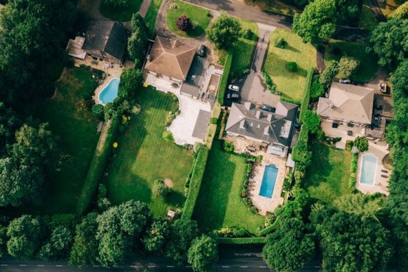 House Prices Plummet in Affluent Commuter Town Near London: A Buying Opportunity?