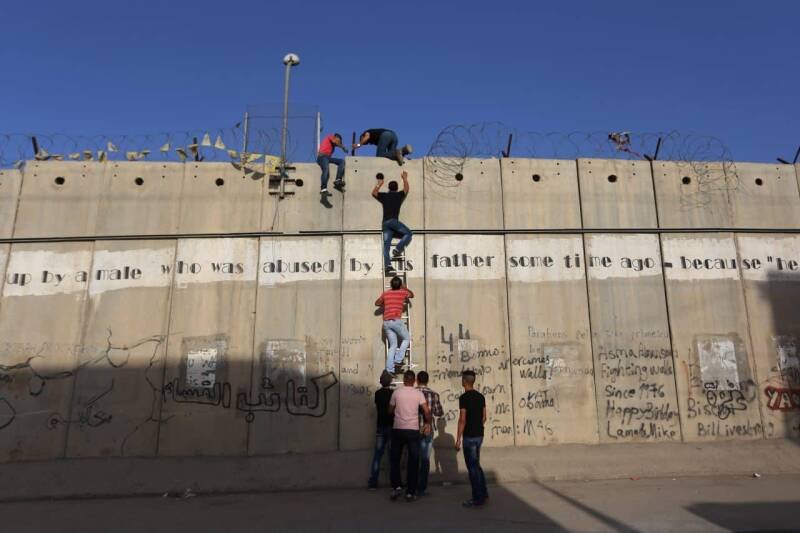 Palestinian Laborers Smuggled into Israel: A Risky Pursuit of Work Amid War
