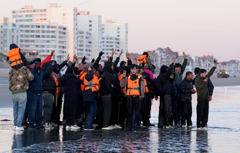 UK-France Deal: Riot Police to Stop Small Boats - Analysis & Impact