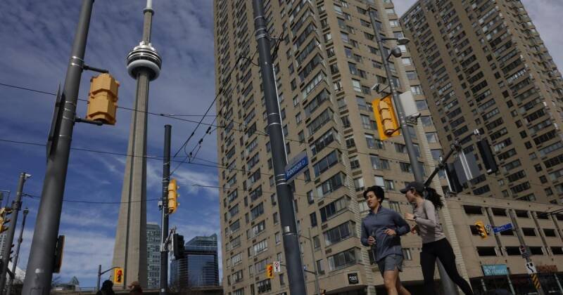 Toronto Weather Forecast: Sunny Start, Rain Coming - What to Expect